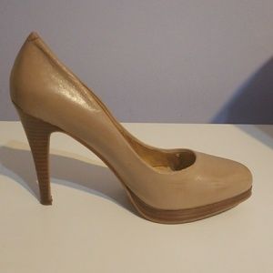 Nine west size 5.5 beige heels